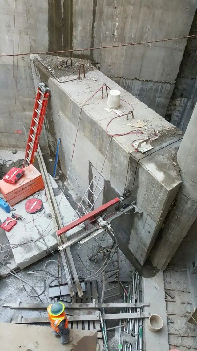 Pulleys and diamond wire rigged on a massive concrete block
